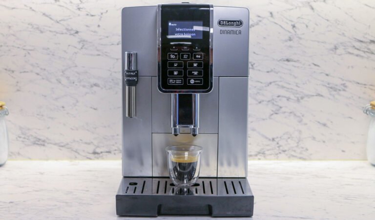 Cafetière expresso broyeur Delonghi Dinamica avec écran.