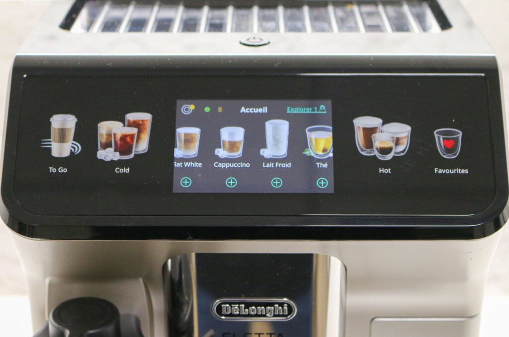 Ecran tactile de la cafetière expresso avec broyeur Delonghi Eletta Explore.