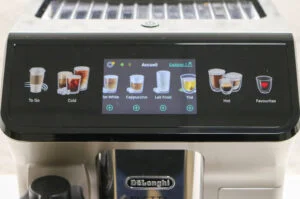 Ecran tactile de la cafetière expresso avec broyeur Delonghi Eletta Explore.