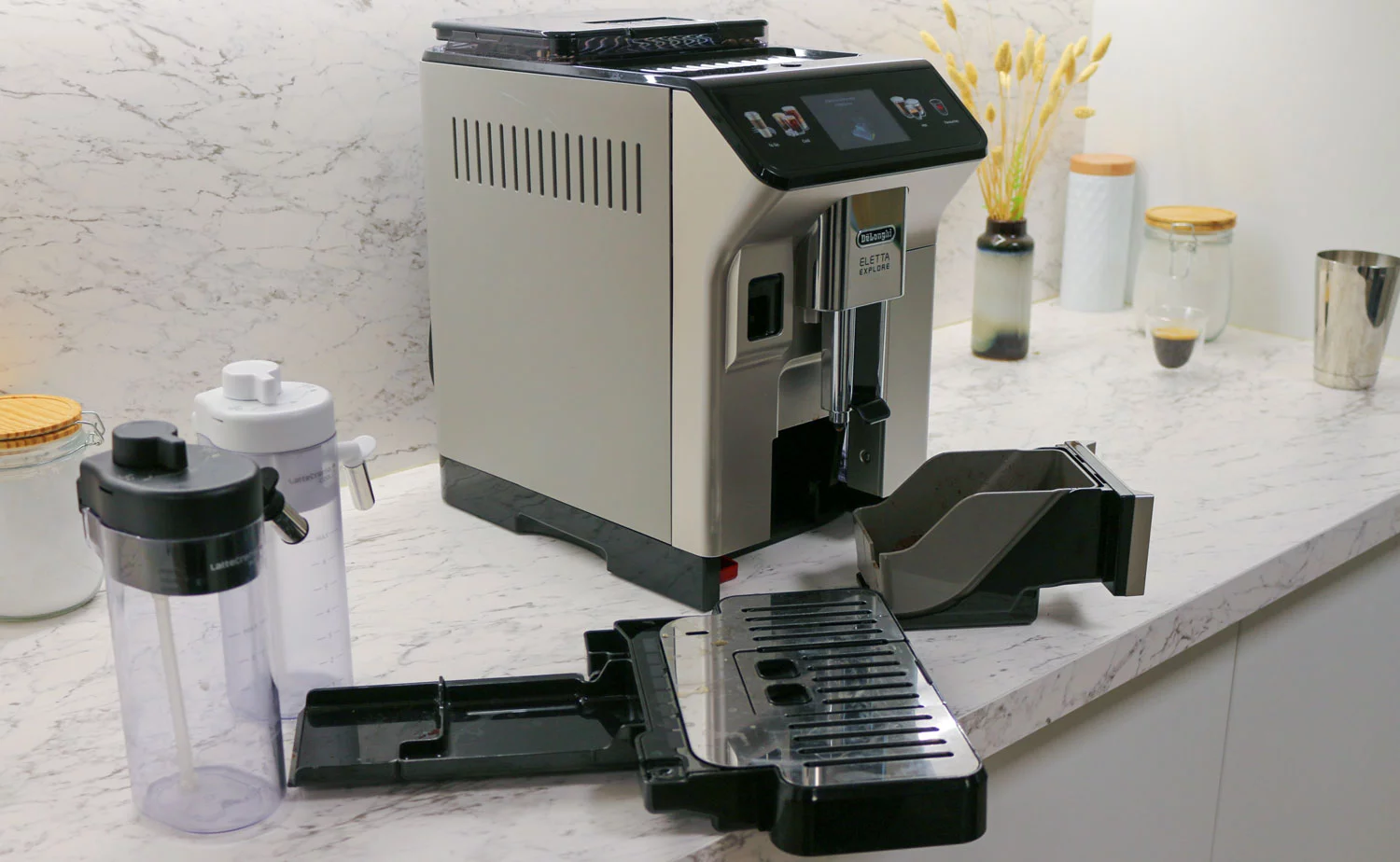 Récolte gouttes de la machine à café à grain Delonghi Eletta Explore.