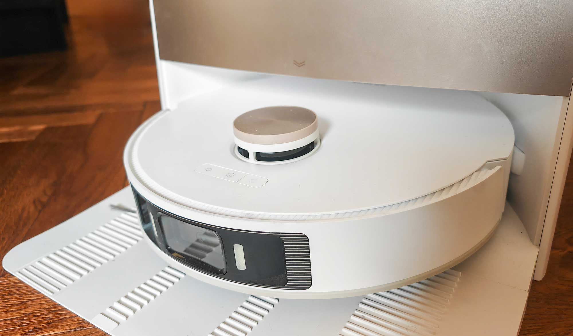 Pour naviguer dans la maison et éviter les obstacles, le dreame L20 Ultra est équipé d'un télémètre laser et d'une caméra couplée à de l'IA.