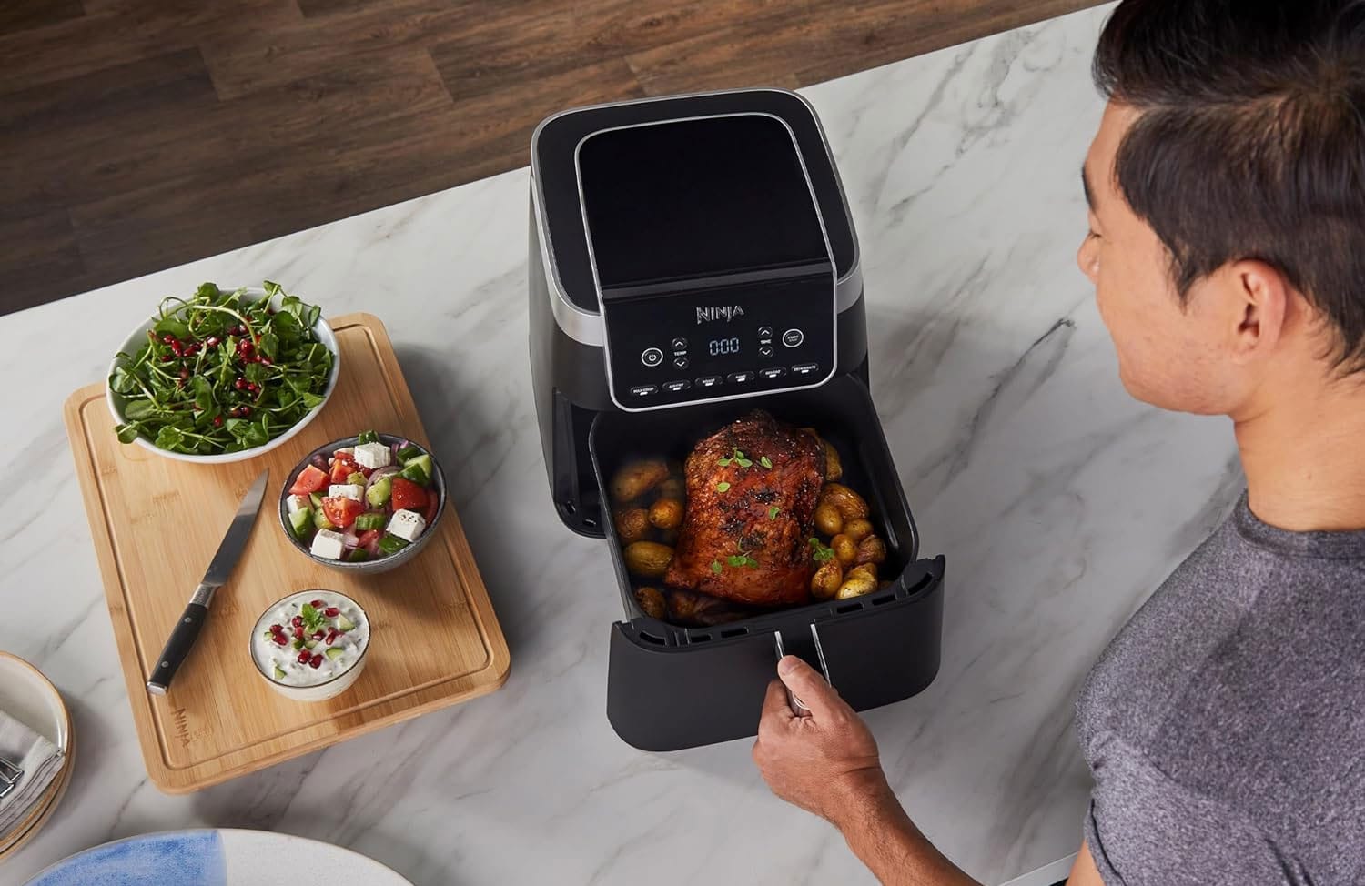 Friteuse sans huile / Airfryer Ninja Max Pro AF180EU : un capacité maximale de 6,2 litres.
