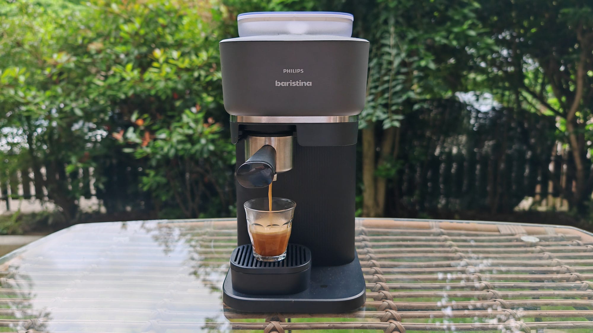 Processus pour le café : sélectionner le café, glisser le porte-filtre de gauche à droite et la tour est joué.