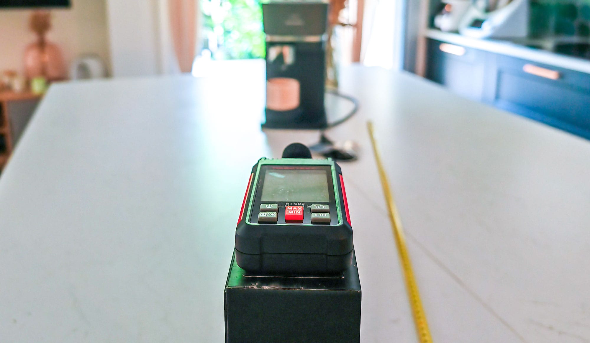 Niveau sonore : 62 dB(A) en broyage et 53 dB(A) en extraction du café.