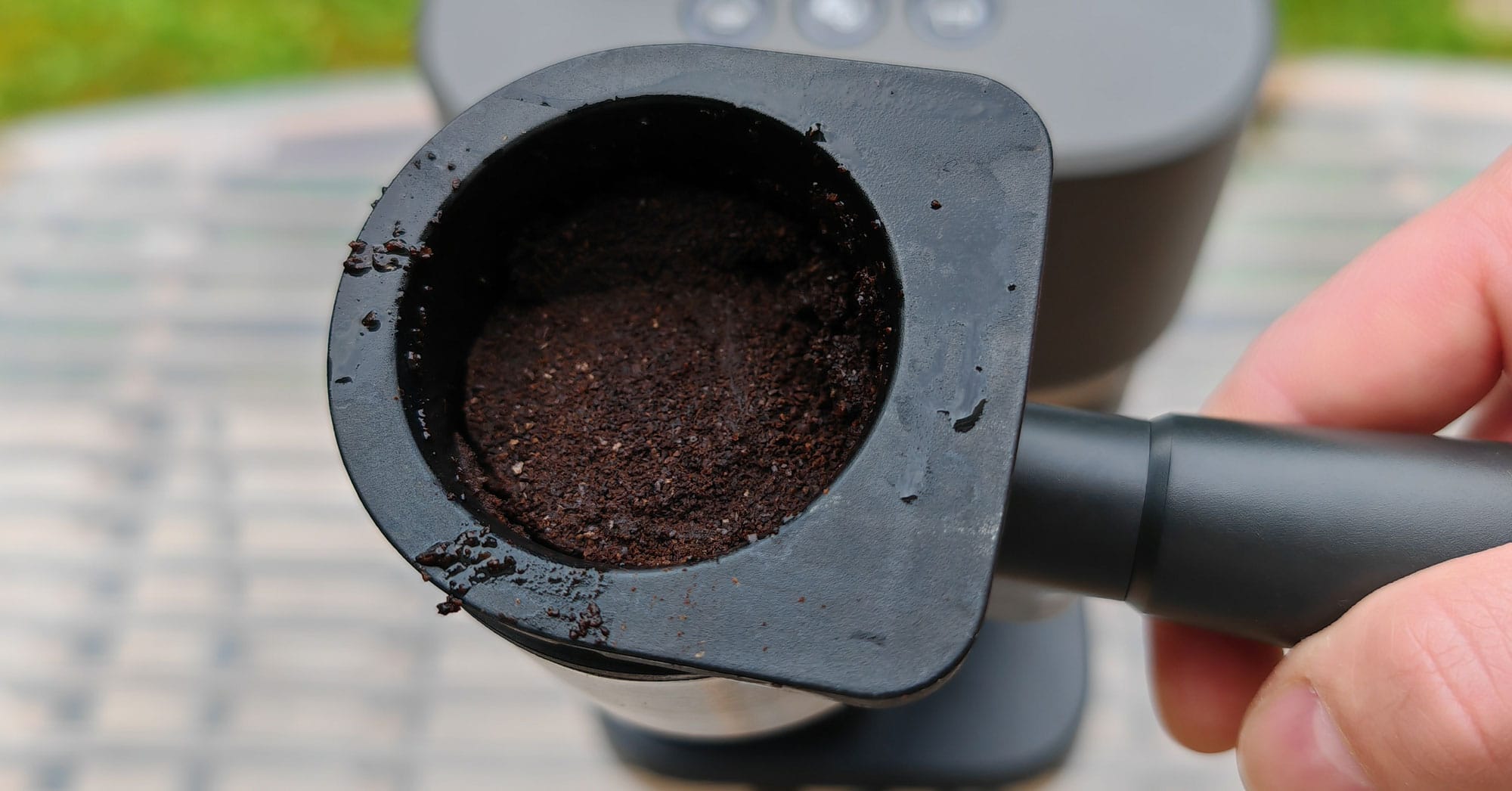 Porte filtre de la Philips Baristina après avoir réalisé un café.