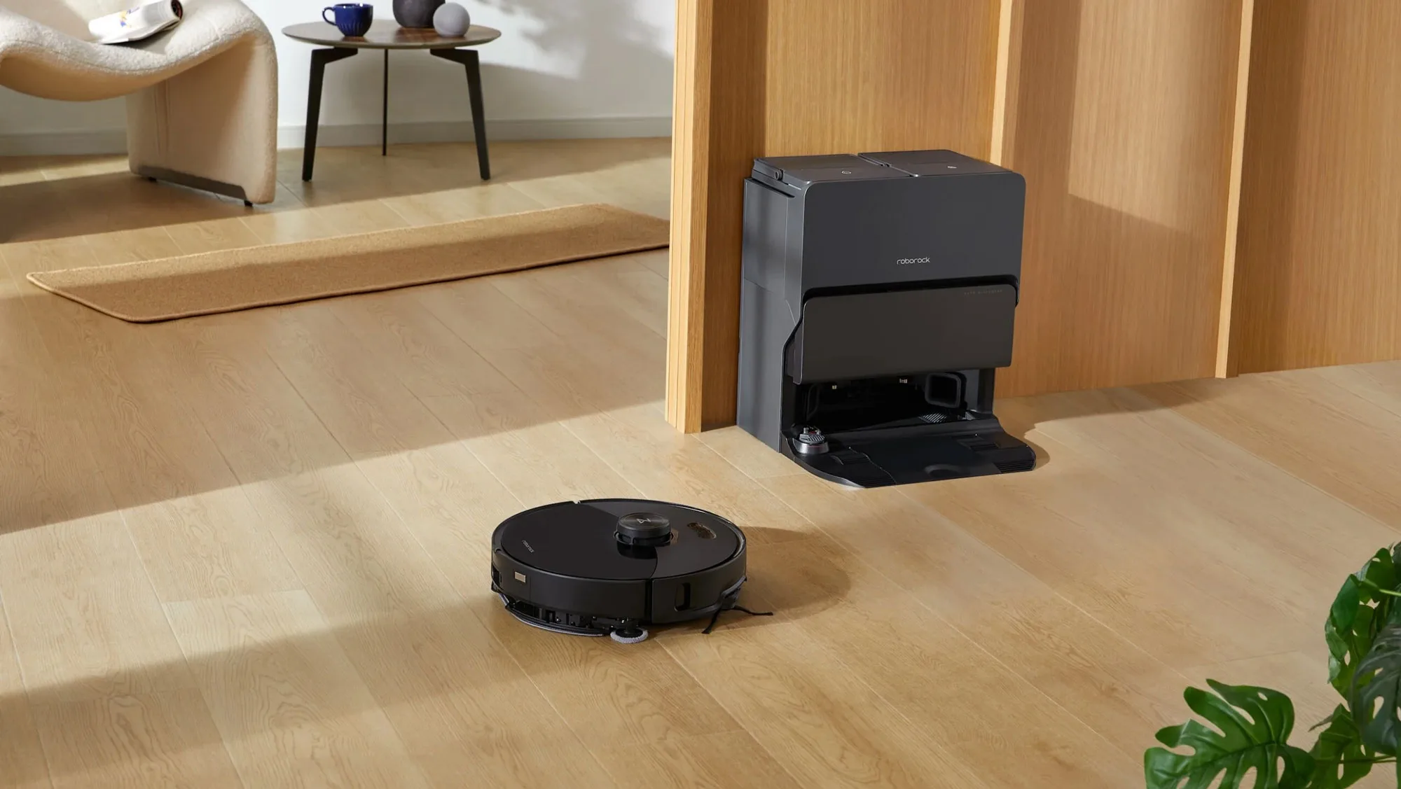 Aspirateur robot Roborock S8 MaxV Ultra avec sa station multifonction.