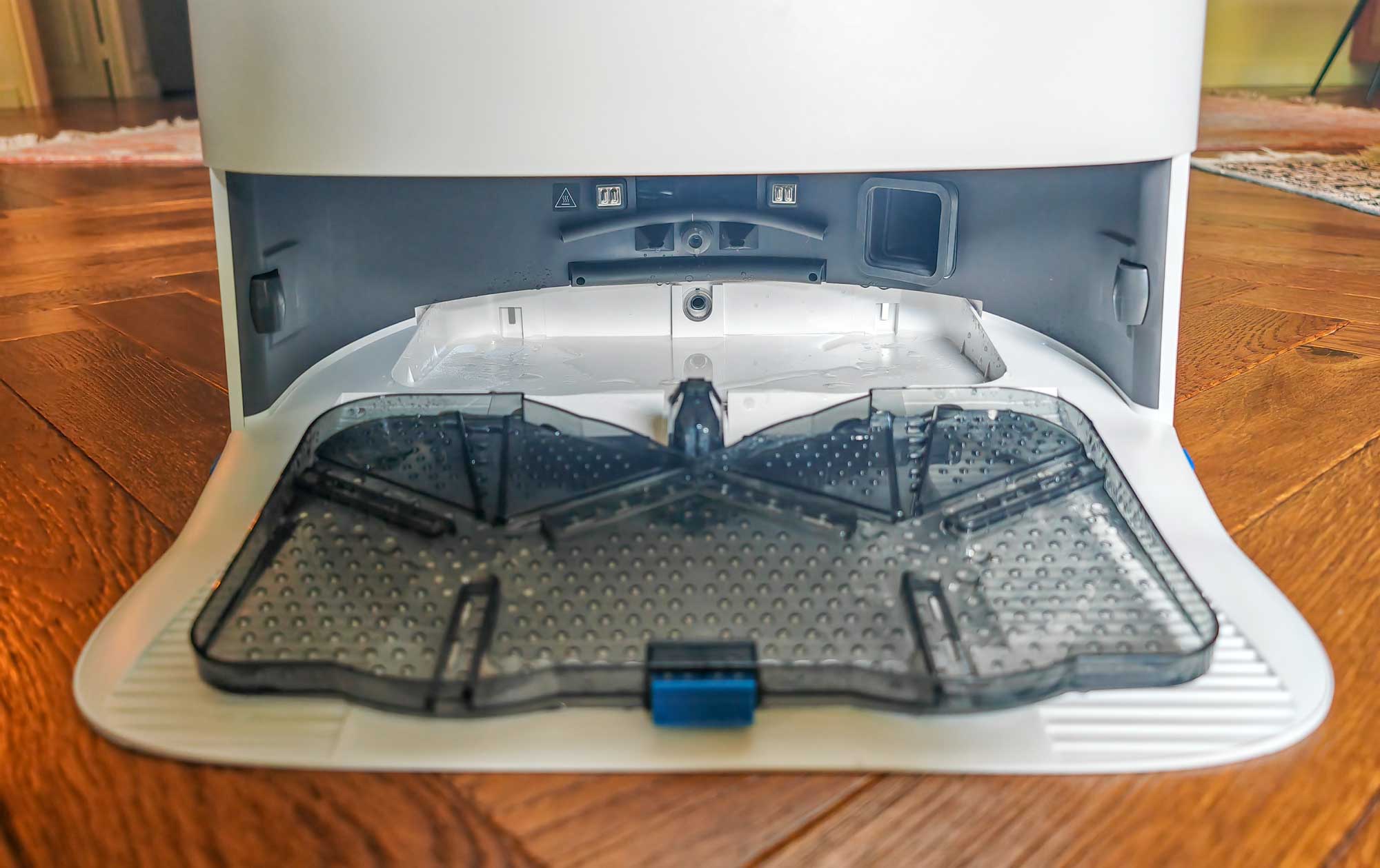 Ecovacs préconise un entretien de la base tous les 150 jours. (c) Labo Maison