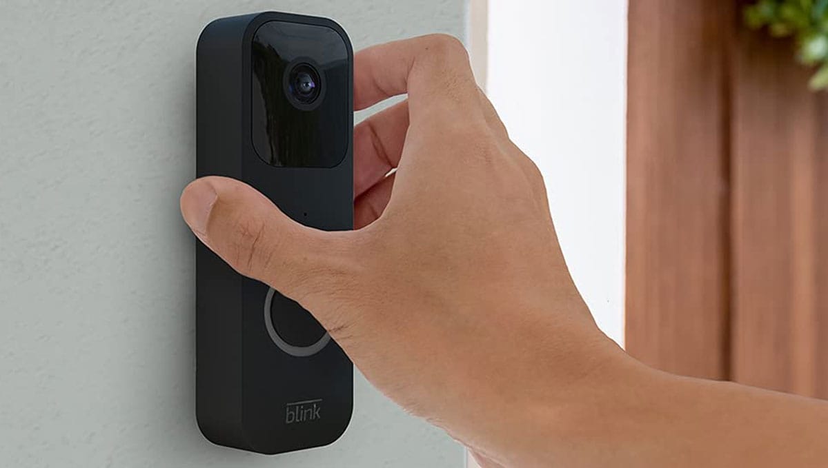 Blink Video Doorbell : peut être connectée au courant électrique ou passer par le système sur batterie / piles.