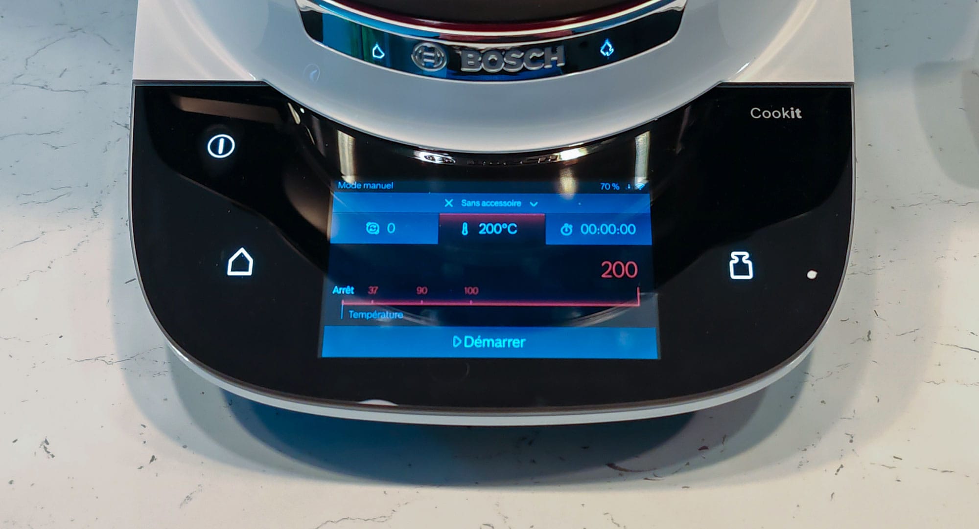 Une puissance de 1750 watts et une température maximale de 200°C.