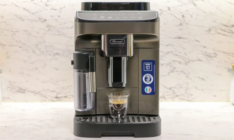 Machine expresso broyeur Delonghi Magnifica Evo Latte. (c) Labo Maison