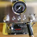 La cafetière semi-automatique avec broyeur Delonghi Specialista Arte Evo
