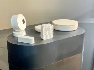 Le système d'alarme connectée de Qiara est proposé avec un tarif attractif aux abonnés Freebox.
