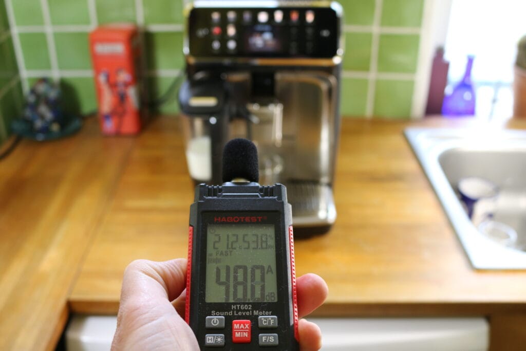 Machine à café expresso avec broyeur Philips Série 5500 LatteGo (c) Labo Maison