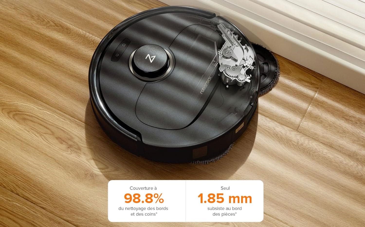 Le Roborock Qrevo Pro déporte sa serpillère rotative arrière droite pour laver le long des murs.