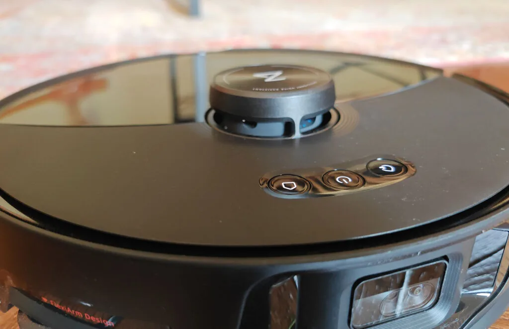 Navgigation intelligente par LiDar à 360 ° et caméra en face avant.