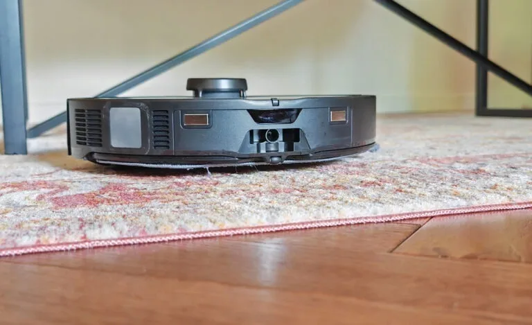 Une très bonne performance d'aspiration sur tapis et sols durs.