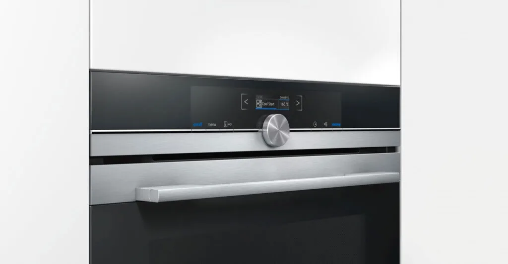 Panneau de commande du four encastrable Siemens HB675GBS1.