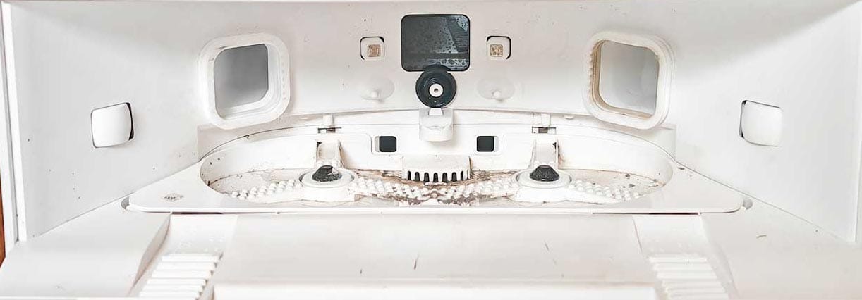 La station d'accueil du robot Dreame L10S Pro Ultra Heat nécessite d'être nettoyée au moins une fois par mois. (c) Labo Maison