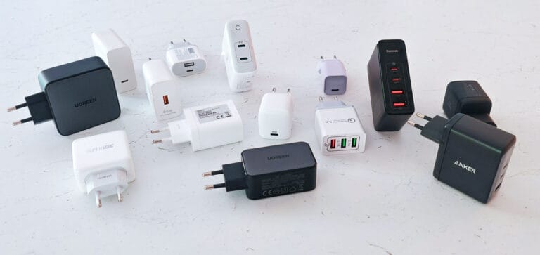 Comparatif de chargeurs pour smartphones, tablettes et ordinateurs portables.
