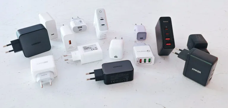 Comparatif de chargeurs pour smartphones, tablettes et ordinateurs portables.