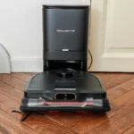 La station d'accueil du robots aspirateur Rowenta X-Plorer Série 220+ peut aspirer le collecteur. (c) Labo Maison