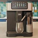 Machine à café expresso avec broyeur Beko CEG7304X (c) Labo Maison