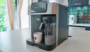 Machine expresso avec broyeur Beko CEG7304X.
