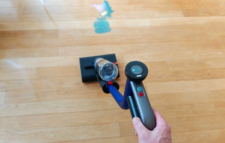 Le Dyson Wash G1 se distingue par sa légèreté avec seulement 4,8 kg.
