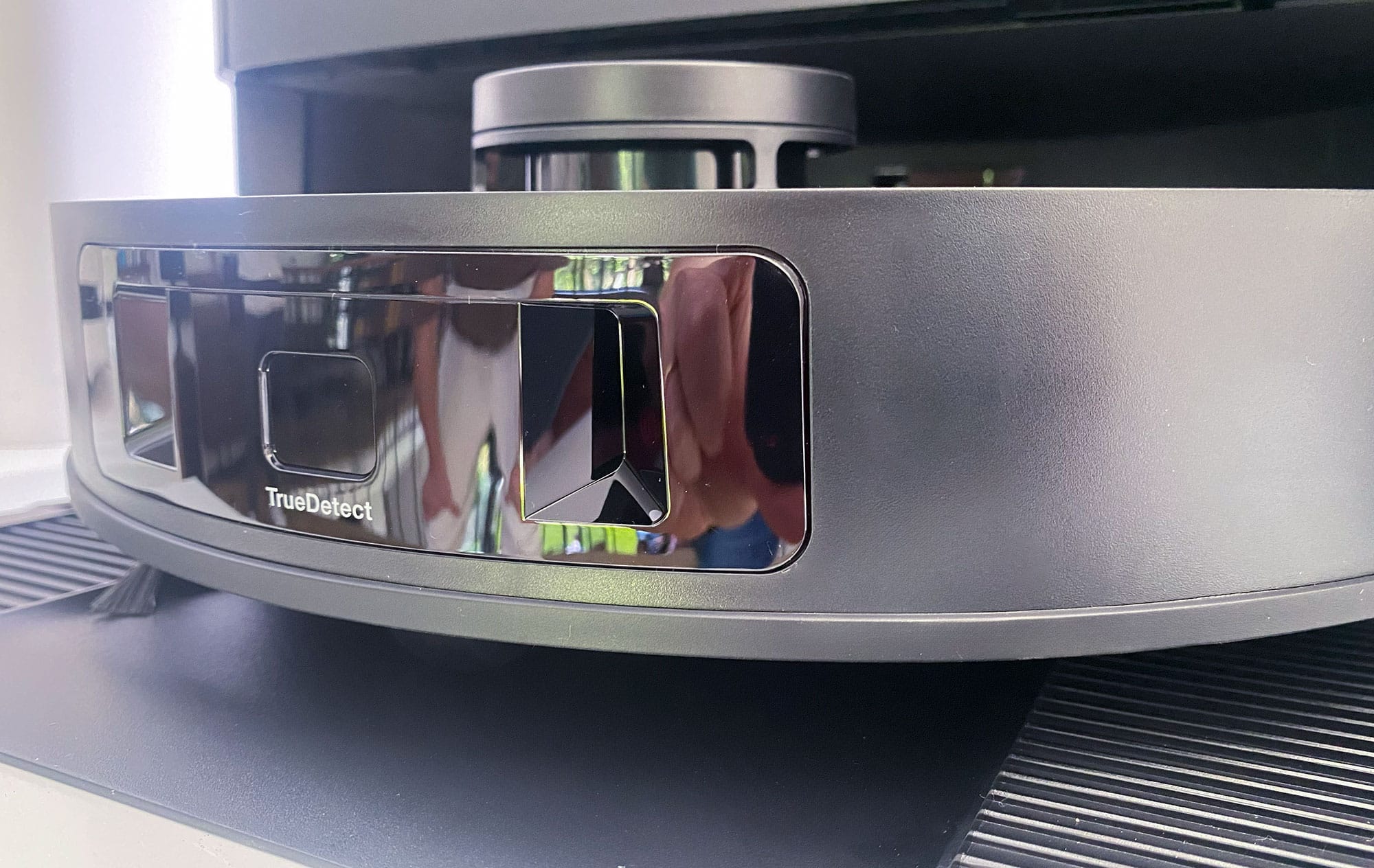 Navigation intelligente avec un LiDAR à 360° et le TrueDetect 3D 3.0 pour la détection et l'évitement d'obstacles. (c) Labo Maison