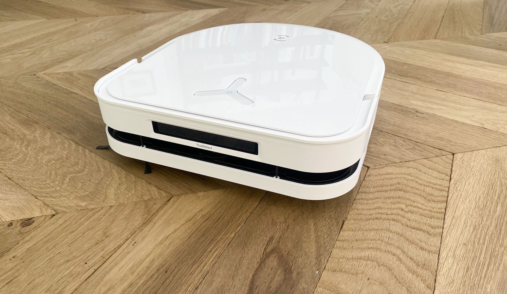 Robot aspirateur laveur Ecovacs Deebot X5 Omni . (c)Labo Maison