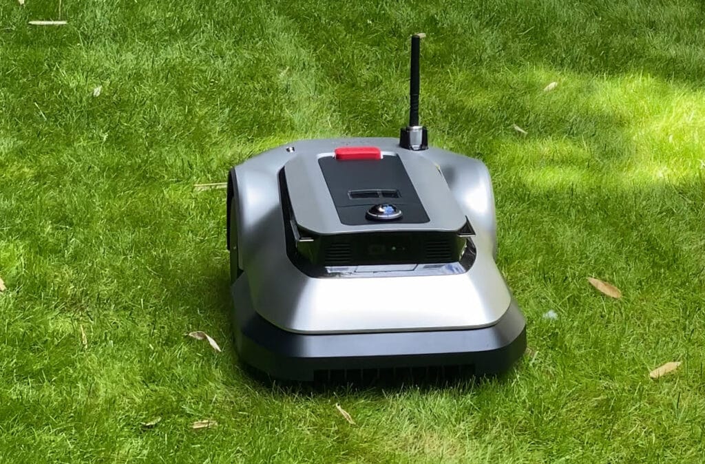 Ecovacs Goat G1-800 : le robot tondeuse qui repousse les limites