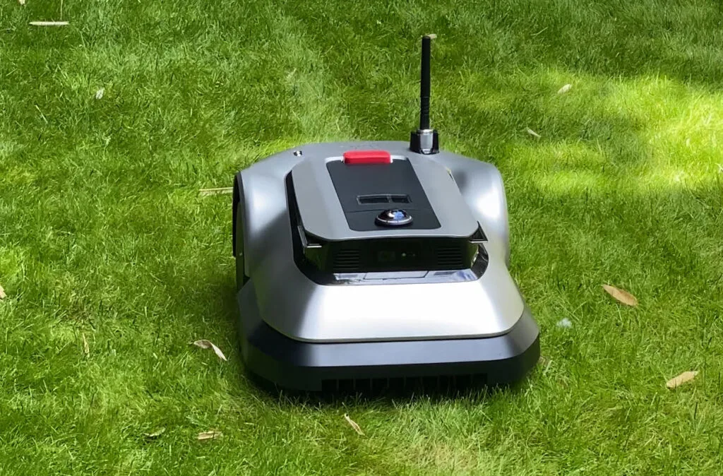 Ecovacs Goat G1-800 : le robot tondeuse qui repousse les limites