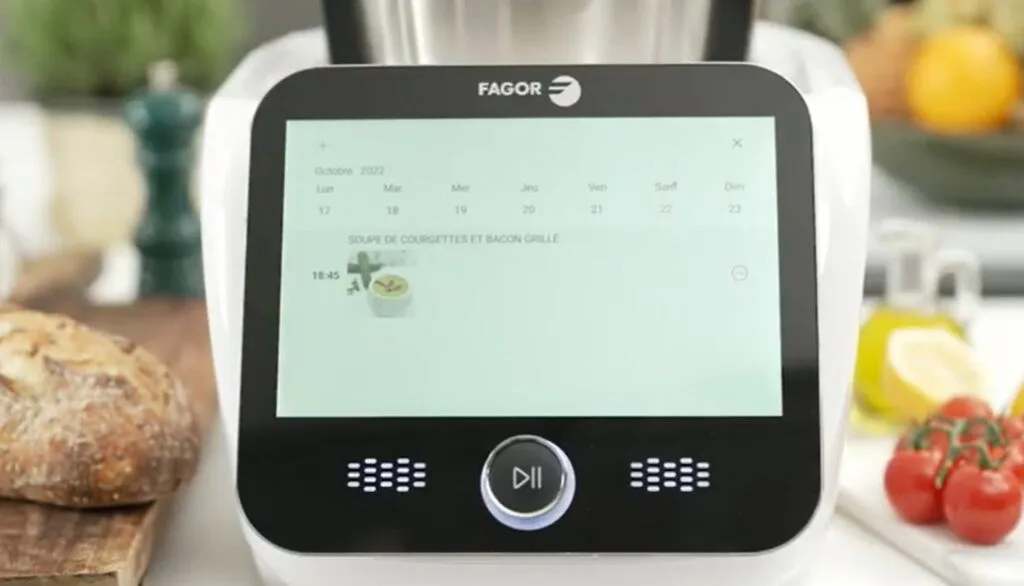 L'écran de 10 pouces du Fagor Connect+ FG2804