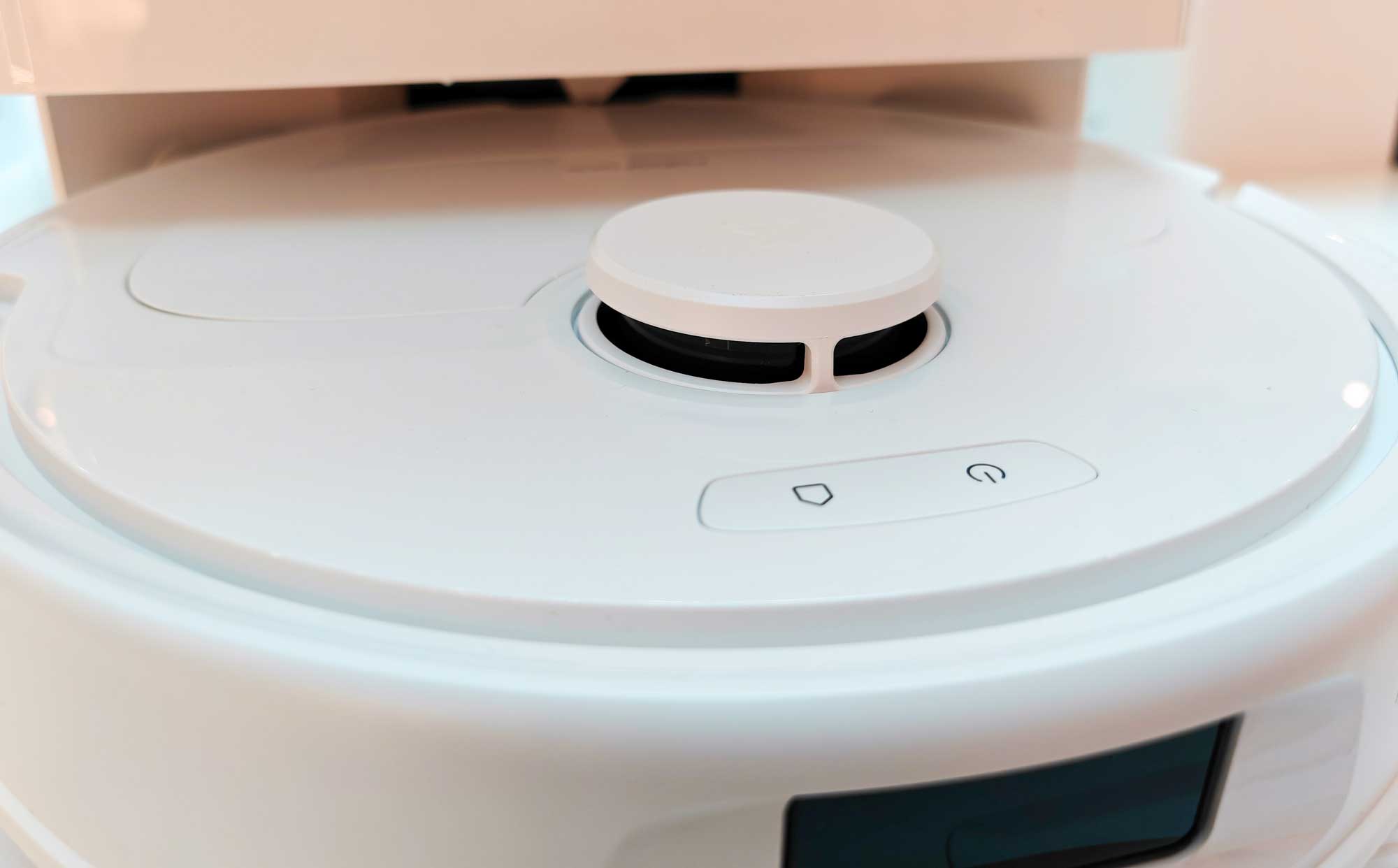 Le robot aspirateur laveur Roborock Qrevo S est équipé d'un télémètre laser pour cartographier et naviguer intelligemment. (c) Labo Maison