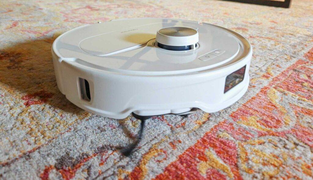 Le robot Roborock Qrevo Master obtient de bonnes performances d'aspiration sur sols durs et tapis. (c) Labo Maison