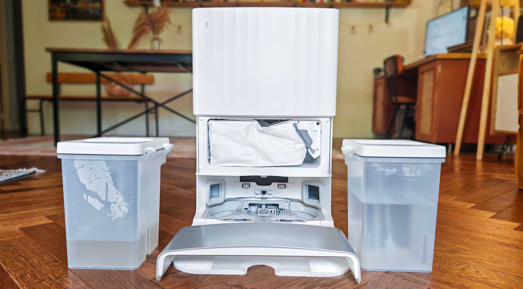 Entretien de la station multifonction du Roborock Qrevo Master. (c) Labo maison