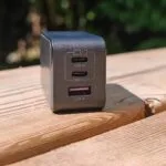 Connectique du Ugreen Nexode 65W : 2 USB-c et 1 USB-A. (c) Labo Maison