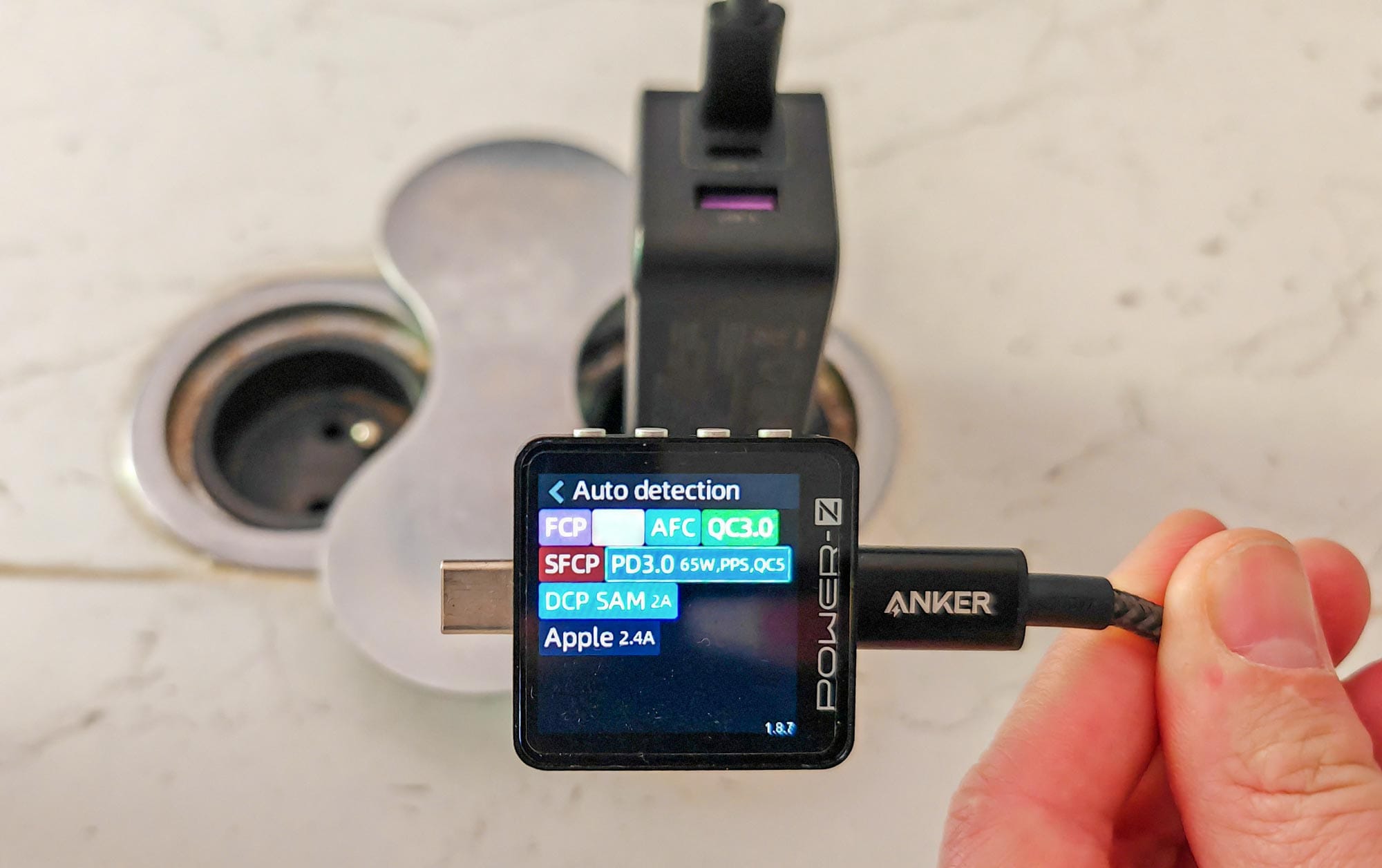 Test de la compatibilité des charges rapides avec le chargeur Ugreen Nexode 65W. (c) Labo Maison