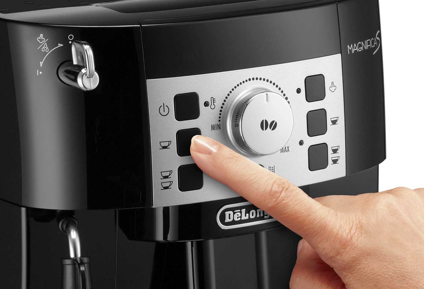 Le panneau de commande ne dispose pas d'écran. La Delonghi Magnifica S propose des boutons ainsi qu'une molette pour régler l'intensité du café.