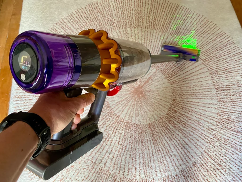 Aspirateur balai Dyson V15 Detect Absolute © Labo Maison