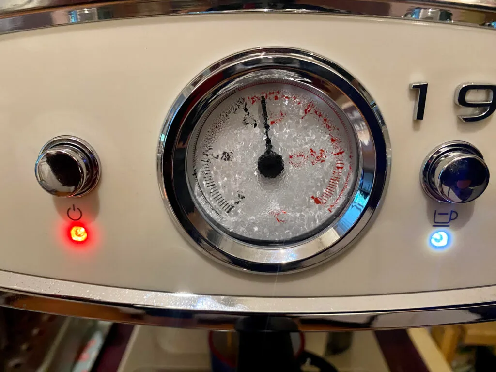 L'indicateur de température prend l'eau sur la machine Lidl (c) Labo Maison