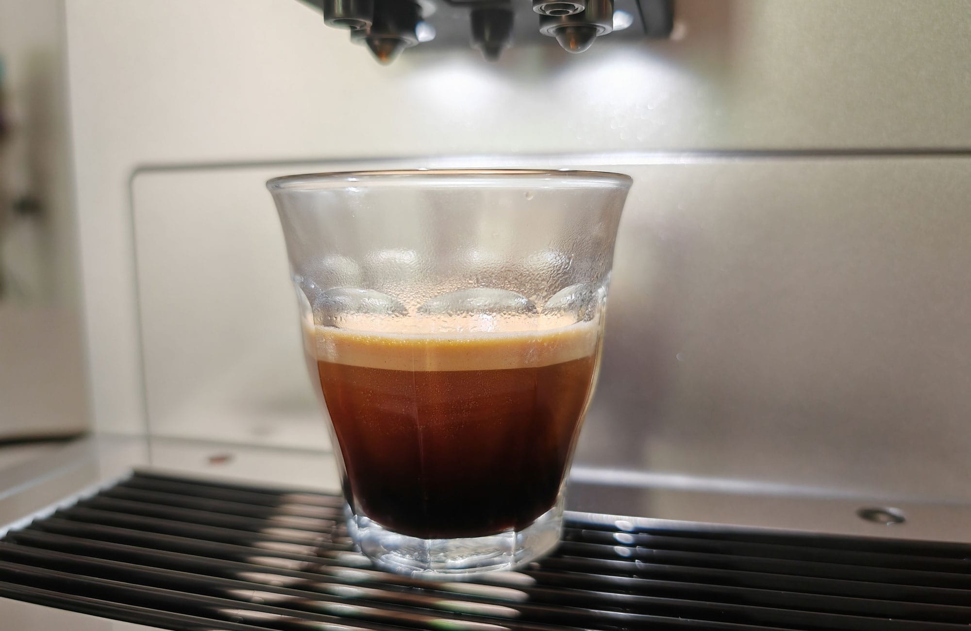 Résultat de l'expresso délivré par la Melitta Latte Select : une belle créma. (c) Labo Maison