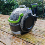 Le Bissell SpotClean Pet Pro est compact (36 × 25 × 35,6 cm). (c) Labo Maison