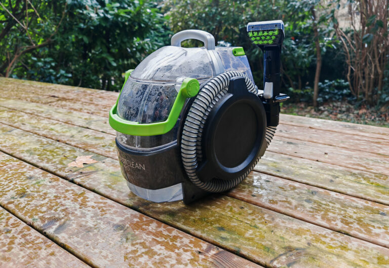 Le Bissell SpotClean Pet Pro est compact (36 × 25 × 35,6 cm). (c) Labo Maison