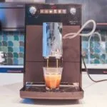 La machine expresso avec broyeur Melitta Latticia OT propose un expresso de très bonne qualité. (c) Labo Maison