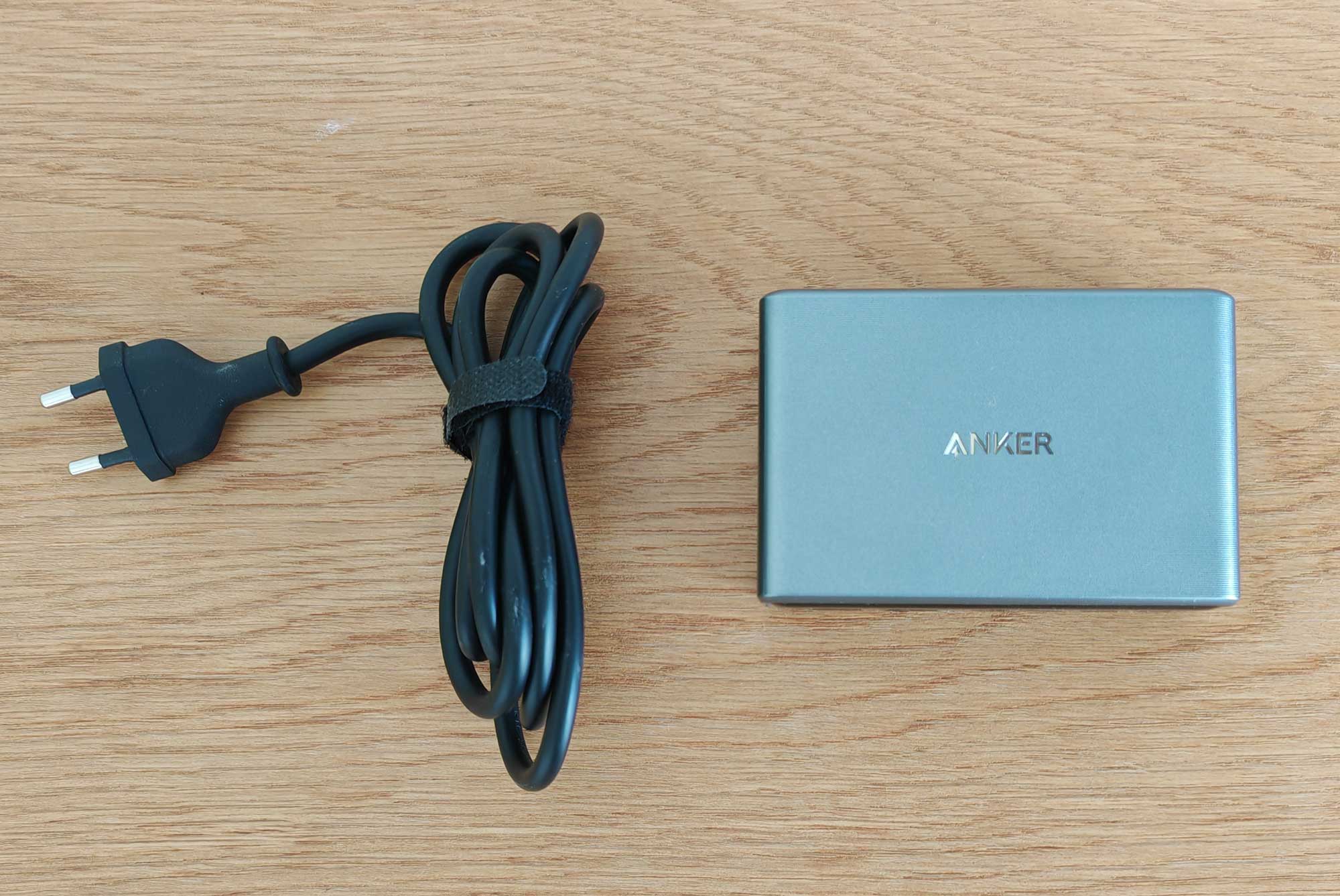 La station de charge Anker est livrée avec un câble d'alimentation d'un longueur de 1,45 mètre. (c) Labo Maison
