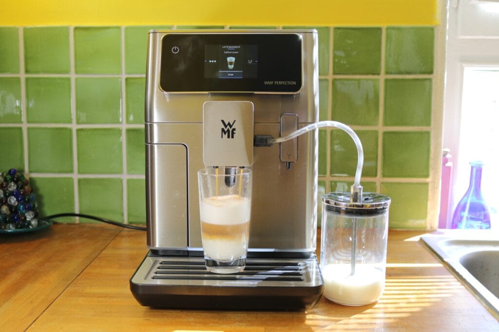 Machine à café expresso avec broyeur WMF Perfection 660 (c) Labo Maison