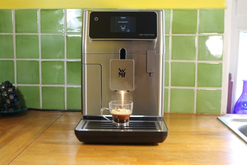 Machine à café expresso avec broyeur WMF Perfection 660 (c) Labo Maison