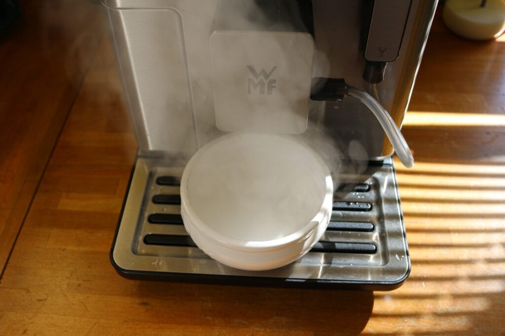 Machine à café expresso avec broyeur WMF Perfection 660 (c) Labo Maison