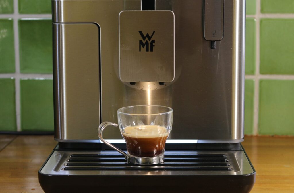 Machine à café expresso avec broyeur WMF Perfection 660 (c) Labo Maison